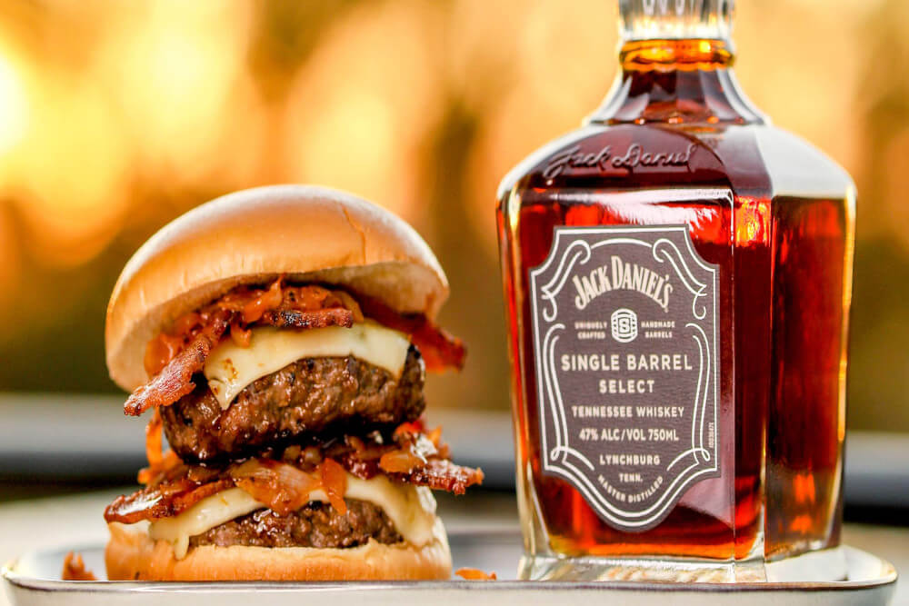 Indulge in the Perfect Pairing: Exploring the Delicious Combination of American Street Food and American Classic Whiskey
