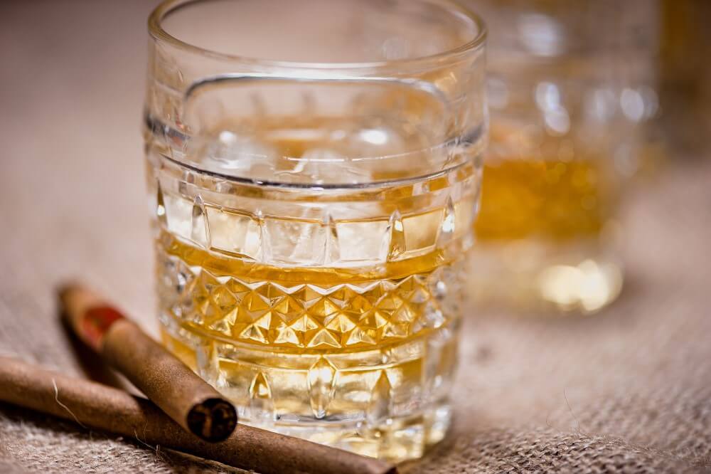 Finding the Perfect Balance: Navigating the Delicate Art of Pairing Whiskey and Cigars